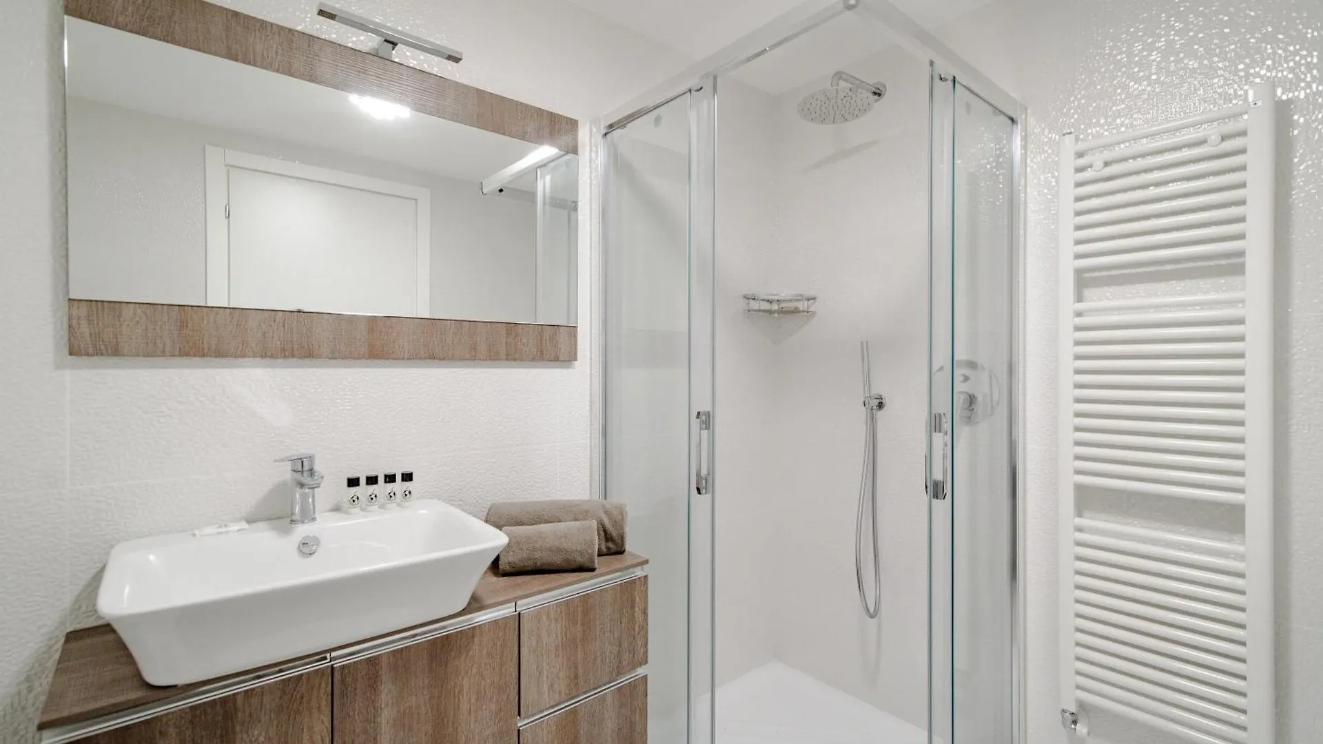 Gem Of The Lake - Luxury Apartment Como Old Town