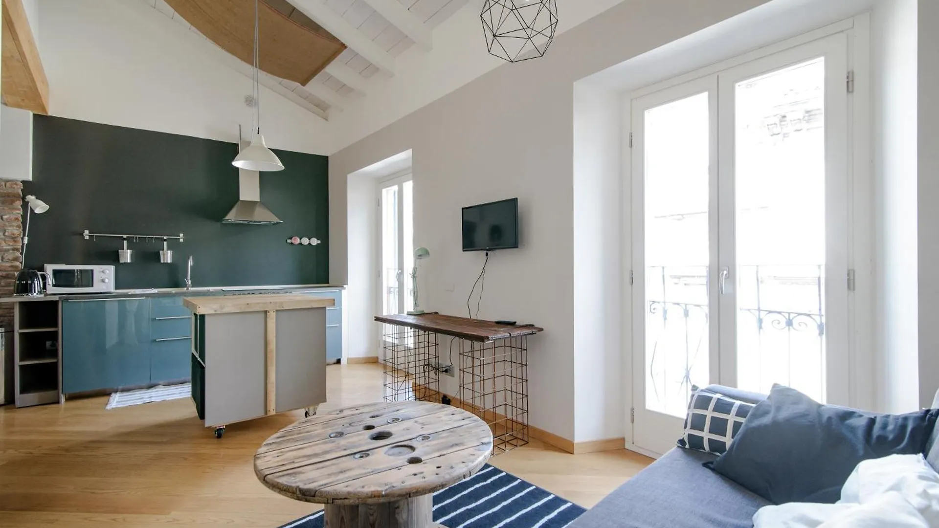 Gem Of The Lake - Luxury Apartment Como Old Town