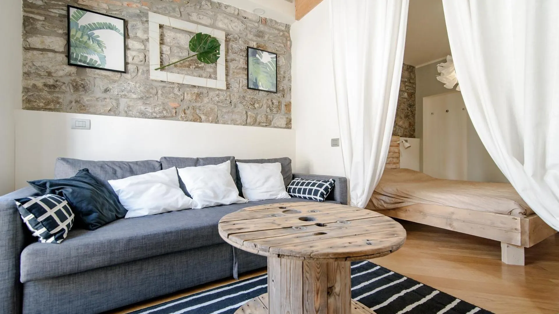 Gem Of The Lake - Luxury Apartment Como Old Town 0*,