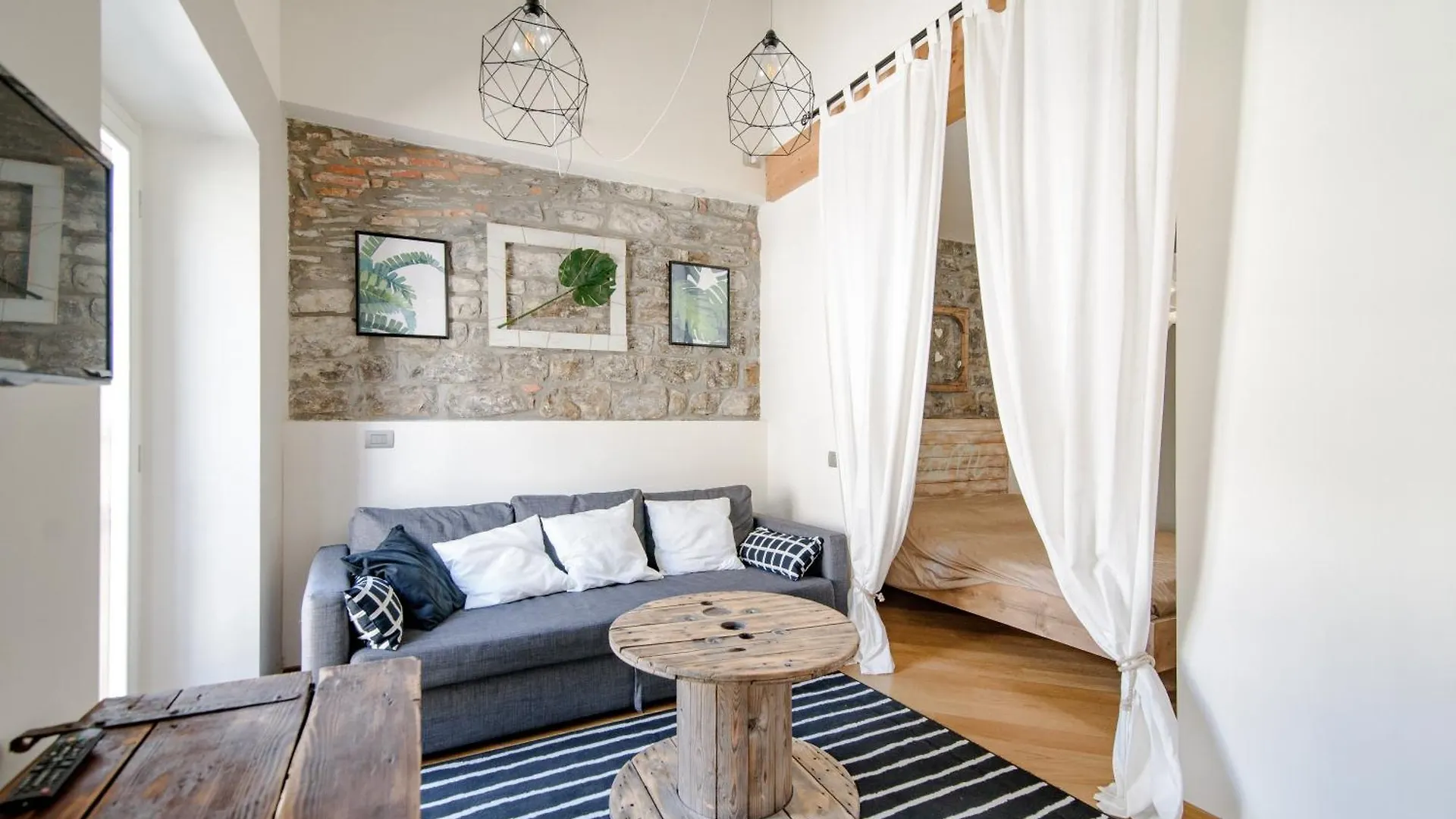 Gem Of The Lake - Luxury Apartment Como Old Town contacts